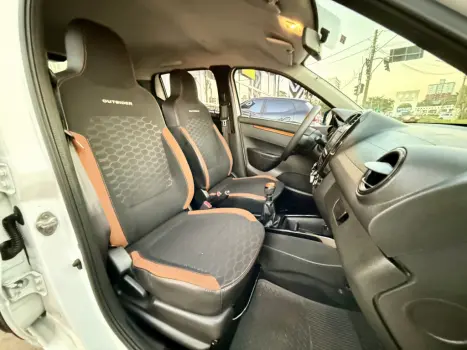 RENAULT Kwid 1.0 12V 4P SCE FLEX OUTSIDER, Foto 10