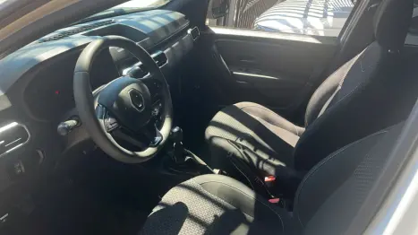 RENAULT Oroch 1.6 16V 4P FLEX INTENSE, Foto 4