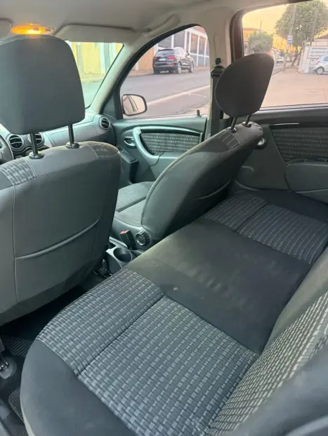 RENAULT Sandero 1.6 4P FLEX PRIVILÉGE AUTOMÁTICO, Foto 5 RENAULT Sandero 1.6 4P FLEX PRIVILÉGE AUTOMÁTICO, Foto 5