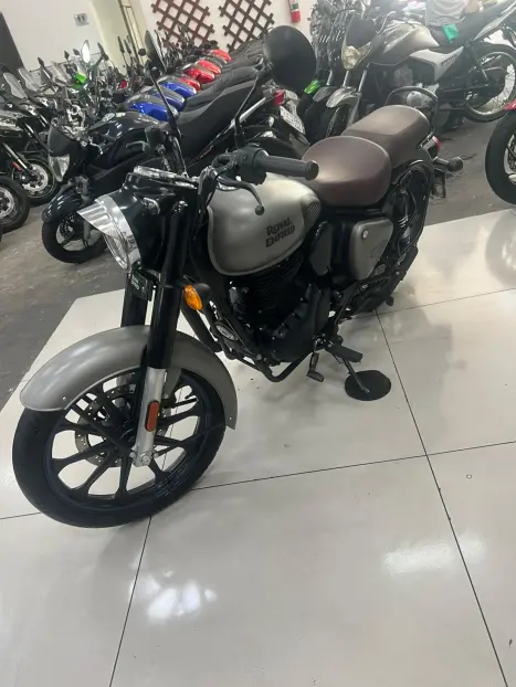 ROYAL ENFIELD Classic 500 , Foto 2
