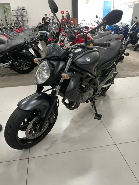 SUZUKI Gladius 650 , Foto 5