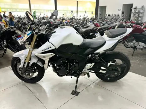 SUZUKI GSR 750 , Foto 6