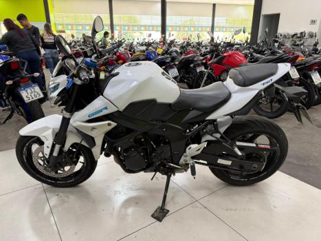 SUZUKI GSR 750 , Foto 3