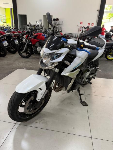 SUZUKI GSR 750 , Foto 6