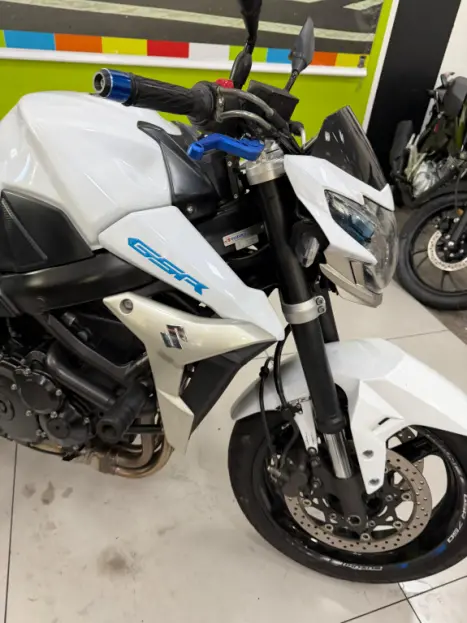 SUZUKI GSR 750 , Foto 11
