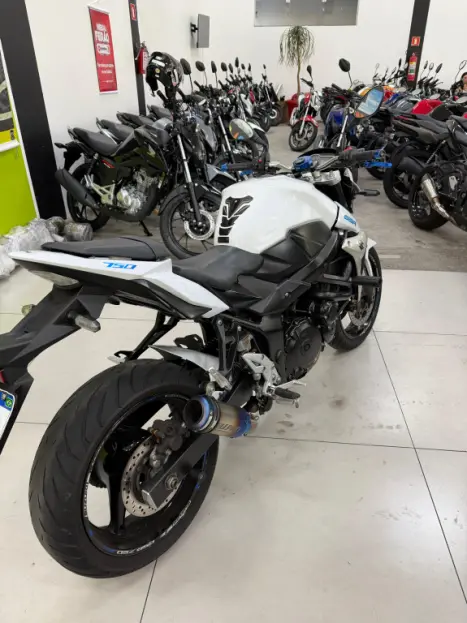 SUZUKI GSR 750 , Foto 13