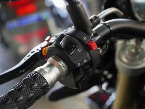 SUZUKI GSR 750 A ABS, Foto 3