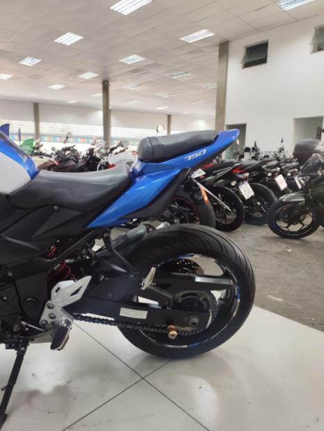 SUZUKI GSR 750 A ABS, Foto 9