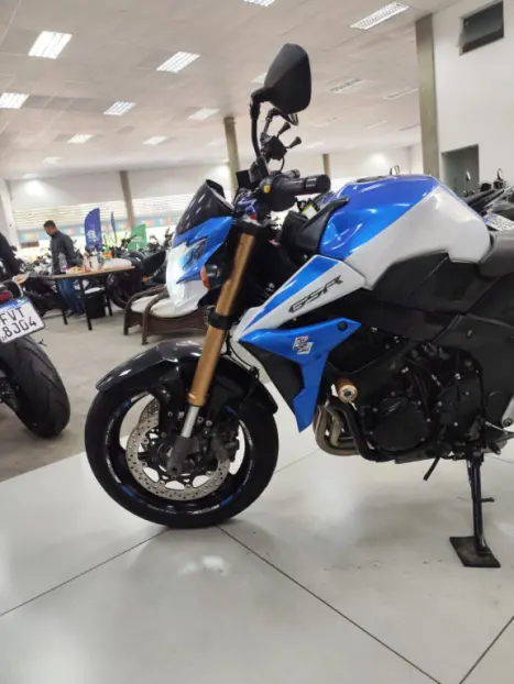 SUZUKI GSR 750 A ABS, Foto 10