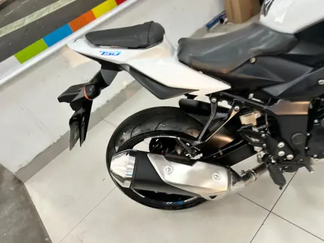 SUZUKI GSR 750 A ABS, Foto 3