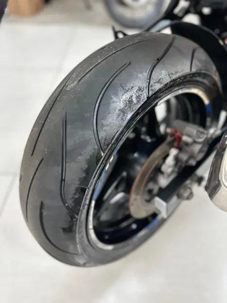 SUZUKI GSR 750 A ABS, Foto 4