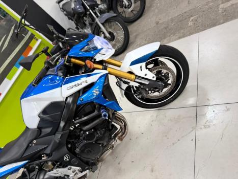 SUZUKI GSR 750 A ABS, Foto 3