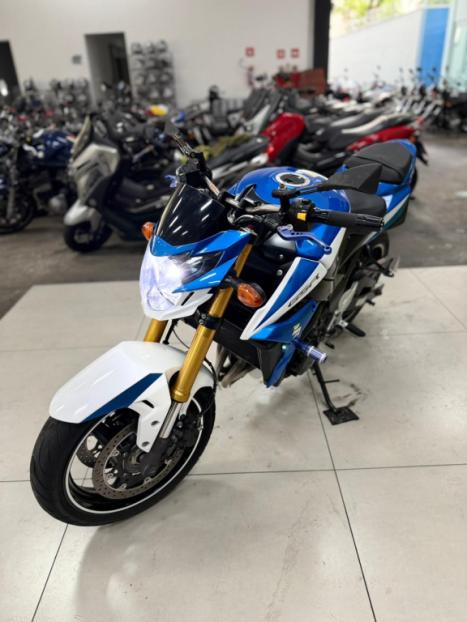 SUZUKI GSR 750 A ABS, Foto 9