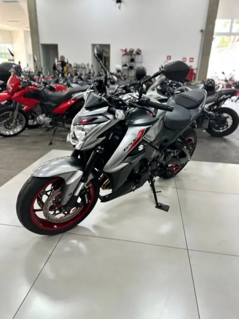 SUZUKI GSX-S 1000 A, Foto 3