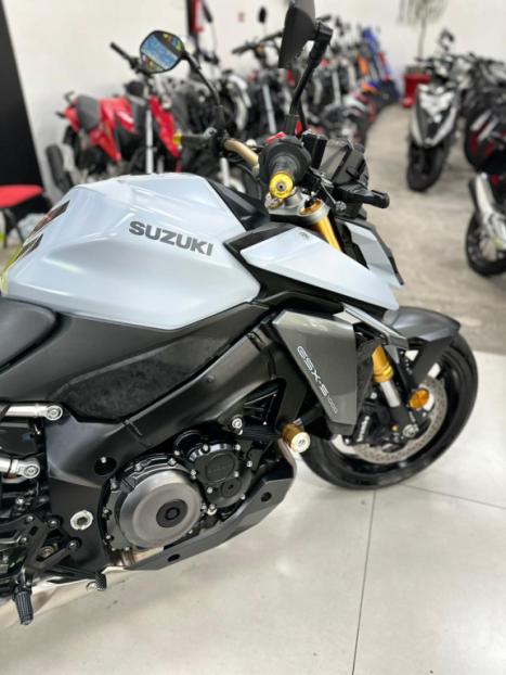 SUZUKI GSX-S 1000 A, Foto 4