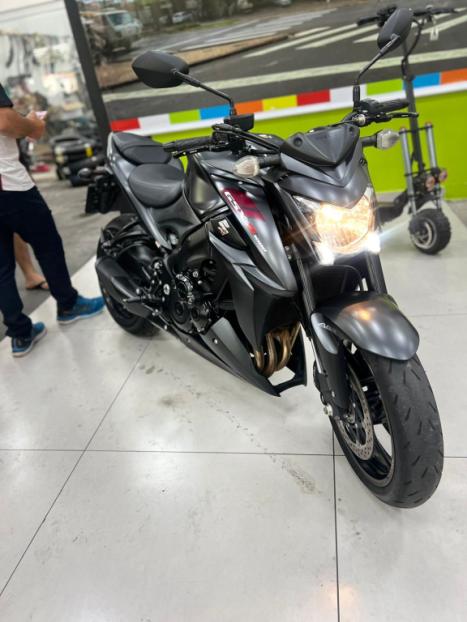 SUZUKI GSX-S 1000 A, Foto 5
