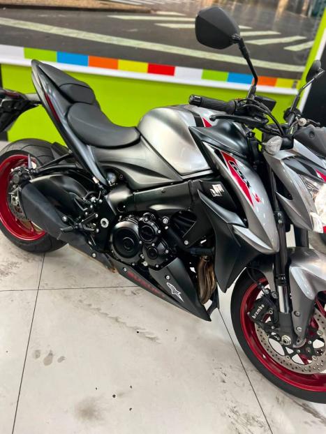 SUZUKI GSX-S 1000 A, Foto 3