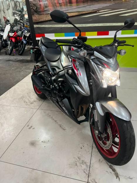 SUZUKI GSX-S 1000 A, Foto 4
