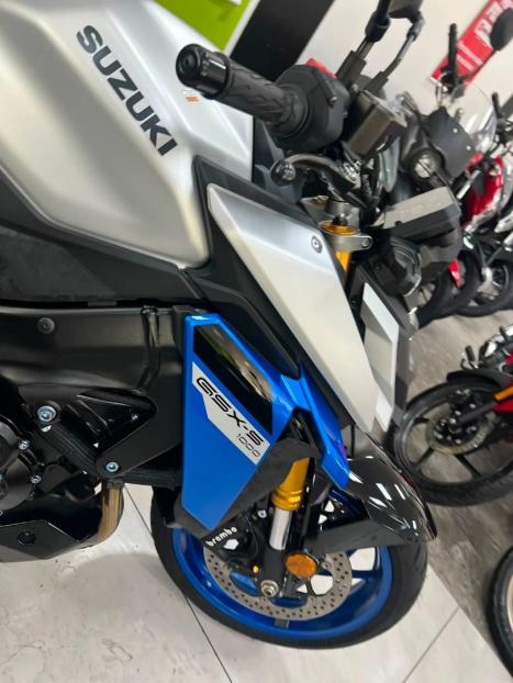 SUZUKI GSX-S 1000 A, Foto 4