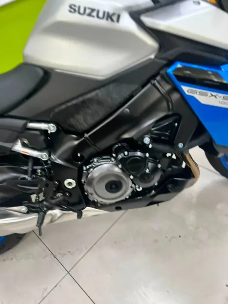 SUZUKI GSX-S 1000 A, Foto 6