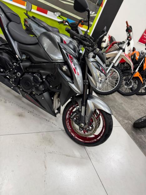 SUZUKI GSX-S 1000 A, Foto 3