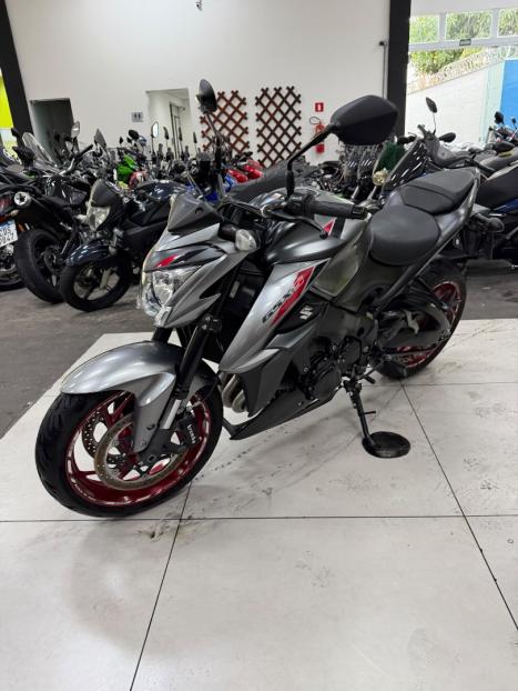 SUZUKI GSX-S 1000 A, Foto 4