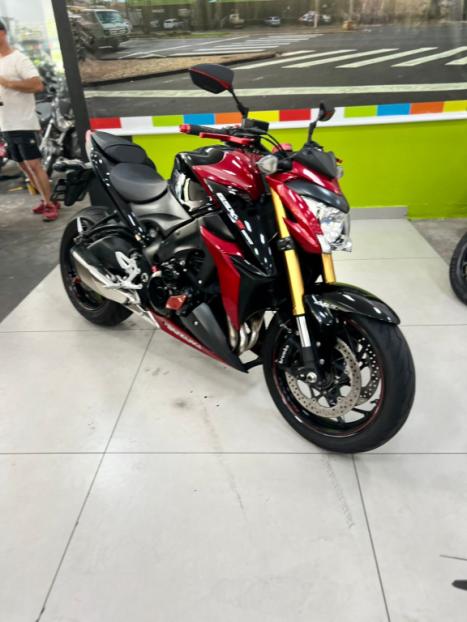 SUZUKI GSX-S 1000 F, Foto 16