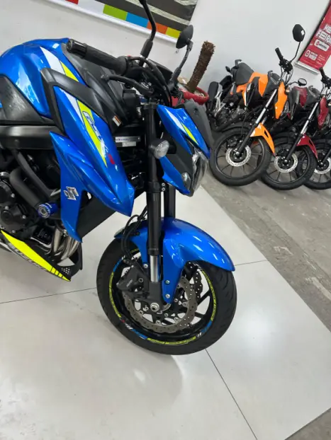 SUZUKI GSX-S 750 ABS, Foto 4