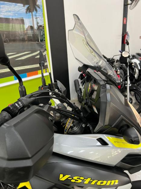 SUZUKI V-Strom DL 1000 , Foto 6