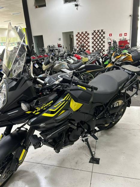 SUZUKI V-Strom DL 1000 A, Foto 2