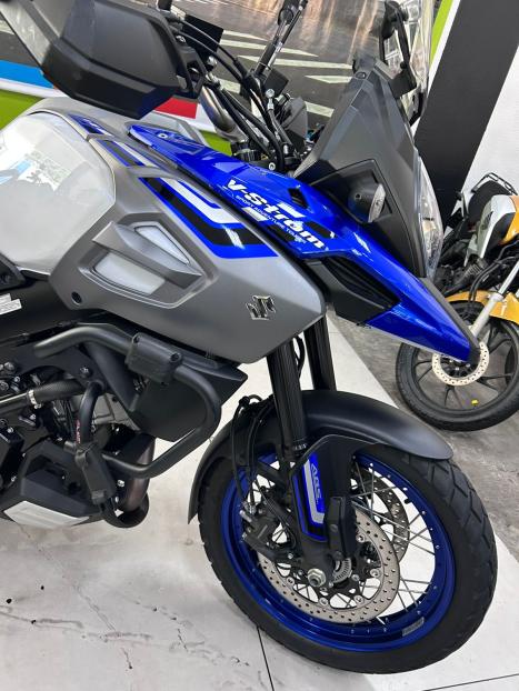 SUZUKI V-Strom DL 1000 A, Foto 2