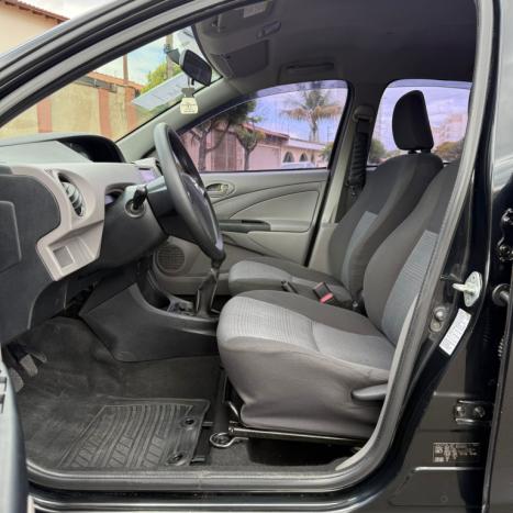 TOYOTA Etios Hatch 1.3 16V 4P FLEX XS, Foto 8