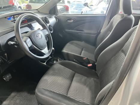 TOYOTA Etios Hatch 1.3 16V 4P FLEX X AUTOMTICO, Foto 2