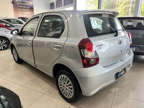 TOYOTA Etios Hatch 1.3 16V 4P FLEX X AUTOMTICO, Foto 9