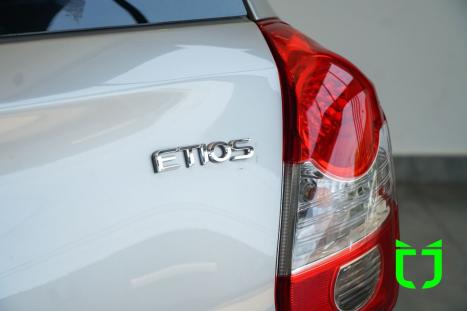 TOYOTA Etios Hatch 1.3 16V 4P FLEX X AUTOMTICO, Foto 8