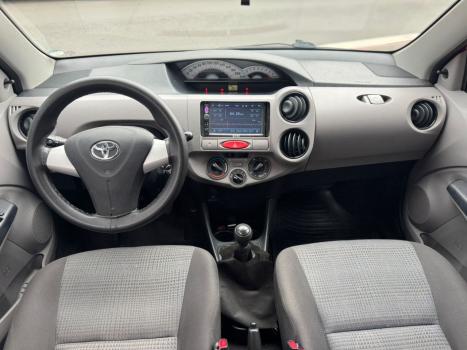 TOYOTA Etios Hatch 1.3 16V 4P FLEX X, Foto 4