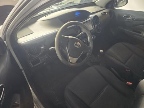 TOYOTA Etios Hatch 1.3 16V 4P FLEX X, Foto 3