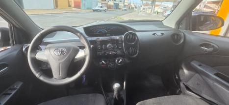 TOYOTA Etios Hatch 1.3 16V 4P FLEX X, Foto 2