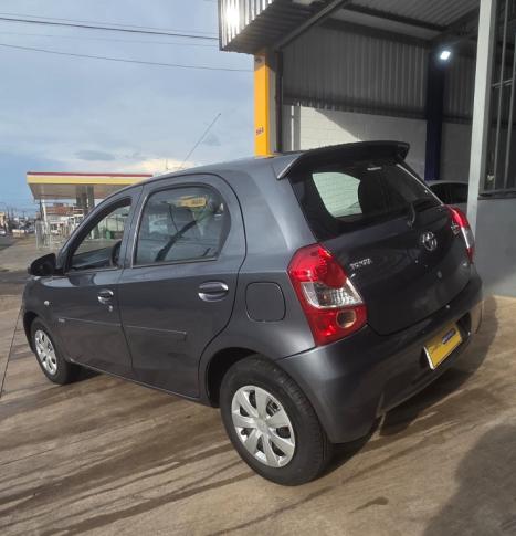 TOYOTA Etios Hatch 1.3 16V 4P FLEX X, Foto 6