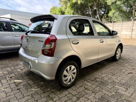 TOYOTA Etios Hatch 1.3 16V 4P FLEX X, Foto 3
