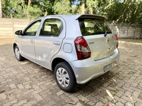 TOYOTA Etios Hatch 1.3 16V 4P FLEX X, Foto 9