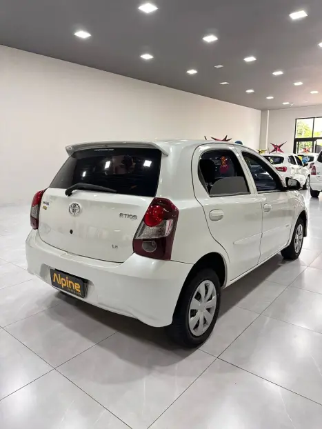 TOYOTA Etios Hatch 1.3 16V 4P FLEX X, Foto 5