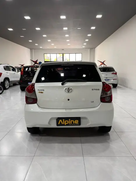 TOYOTA Etios Hatch 1.3 16V 4P FLEX X, Foto 6