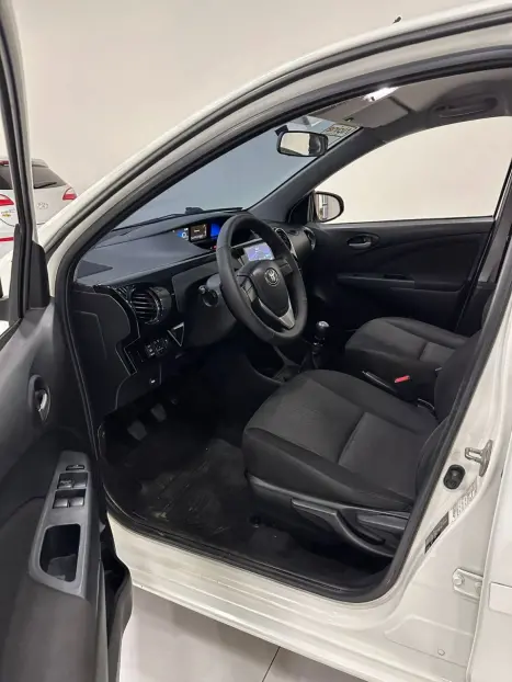 TOYOTA Etios Hatch 1.3 16V 4P FLEX X, Foto 12