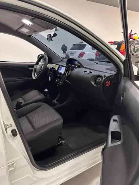 TOYOTA Etios Hatch 1.3 16V 4P FLEX X, Foto 13