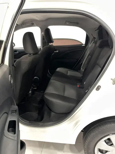 TOYOTA Etios Hatch 1.3 16V 4P FLEX X, Foto 14