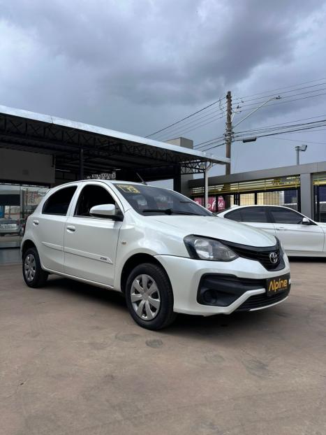 TOYOTA Etios Hatch 1.3 16V 4P FLEX X, Foto 2
