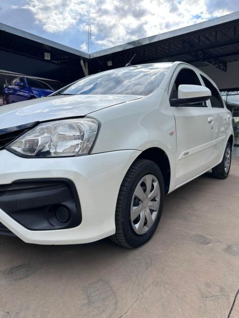 TOYOTA Etios Hatch 1.3 16V 4P FLEX X, Foto 4