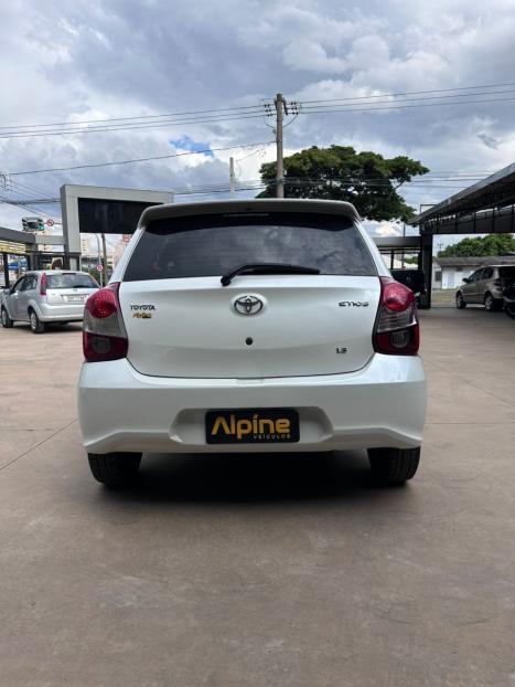 TOYOTA Etios Hatch 1.3 16V 4P FLEX X, Foto 5