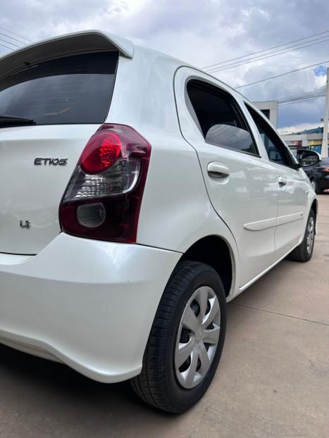 TOYOTA Etios Hatch 1.3 16V 4P FLEX X, Foto 8